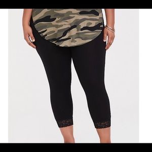Torrid size 2 black lace cropped legging